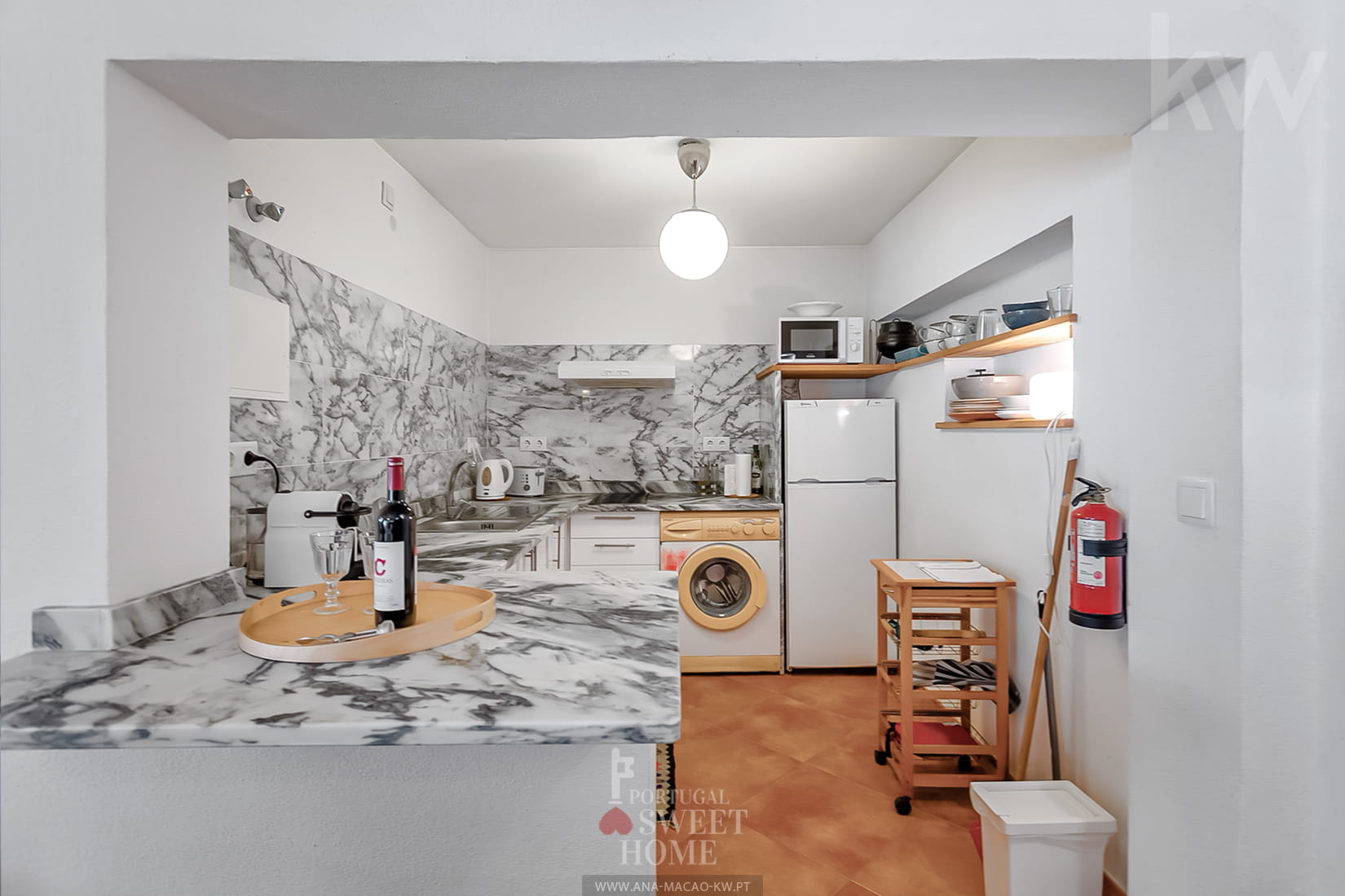 Cozinha (6,27 m²) aberta para a salão do apartamento independente, totalmente equipada